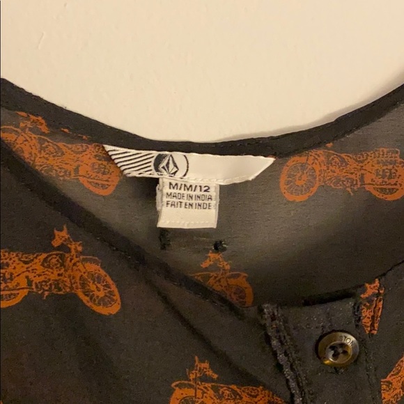 Volcom tank - Picture 2 of 5